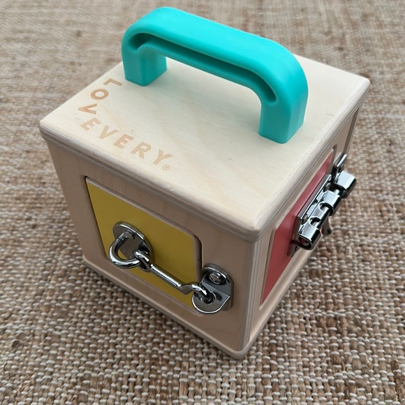 Lovevery Toys Lovevery Lockbox The Realist Mos 9 2 21 Montessori
